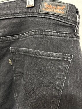 Levi’s women’s stretch slimming black jeans sz 8